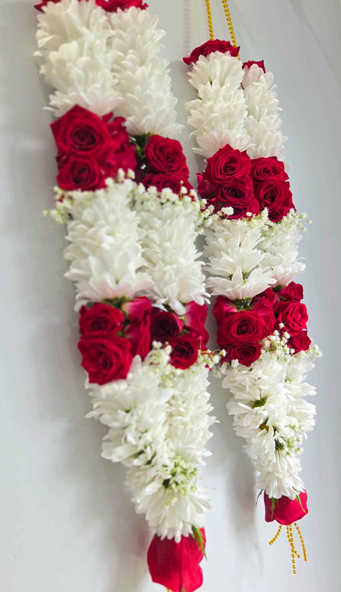 Red rose and white chrysanthemum wedding garland pair
