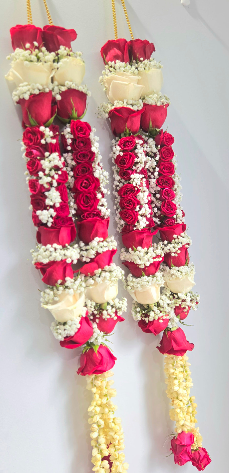 Hanging red and white rose garland pair with baby's breath, gold chains and jasmine strings